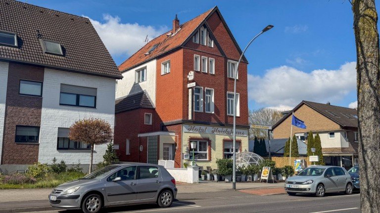 Strassenansicht M�nchengladbach Hotels Historisch gewachsenes Hotel mit Gastronomie und gro�em Potenzial