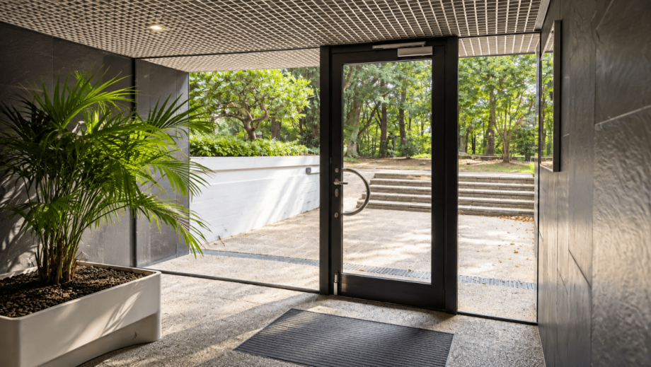 Hauseingang. Etagenwohnung D�sseldorf
