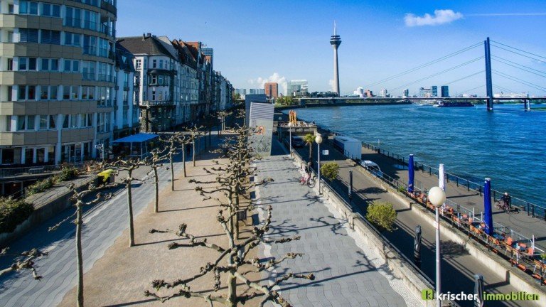 Rheinufer D�sseldorf B�rofl�che Erstklassige Lage direkt am Altstadt-Rheinufer!
