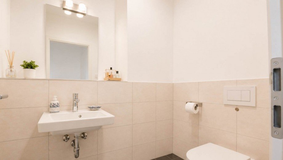 G�ste-WC im EG. Doppelhaush�lfte D�sseldorf