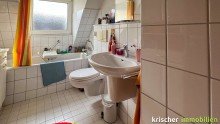 Badezimmer Solides und gepflegtes Mehrfamilienhaus mit Garagen zu kaufen!