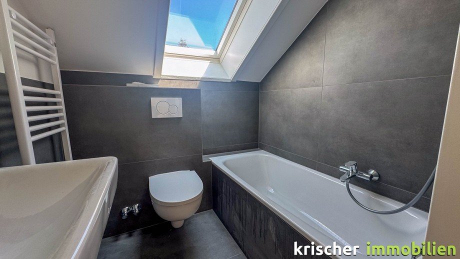 Badezimmer 2Zi.-DG Mehrfamilienhaus D�sseldorf