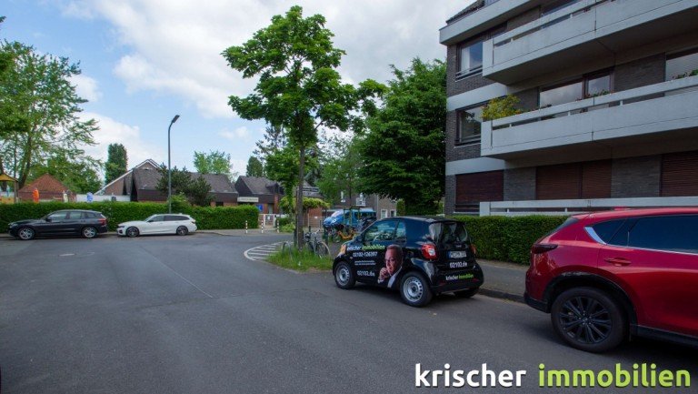 Strassenansicht D�sseldorf Wohnung Gelegenheit! Niederkassel - ruhige 3 Zimmerwohnung mit 2 Balkonen zu kaufen!