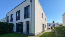 R�ckansicht. Neuss-Norf: Exklusive Doppelhaush�lfte mit idyllischem Garten