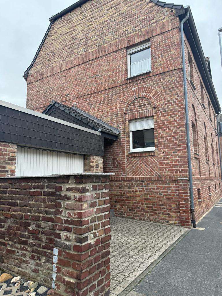 Hausansicht Doppelhaush�lfte J�chen