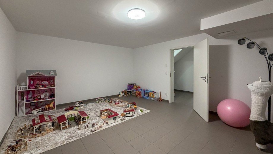 Kellerraum. Doppelhaush�lfte Neuss