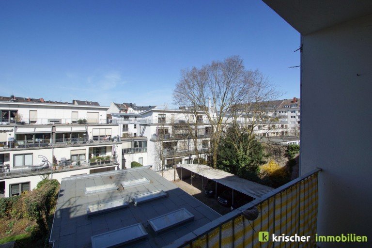 Ausblick Balkon 1+2 D�sseldorf Etagenwohnung D�sseldorf Pempelfort - helle und ruhige Wohnung - Parkett - 2xBalkon - G-WC - TG Stellplatz
