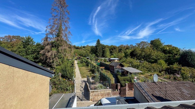 Ausblick in die G�rten M�nchengladbach Reihenmittelhaus Ihr neues Familiendomizil - Schickes saniertes Stadthaus mit grossem Garten zu kaufen!
