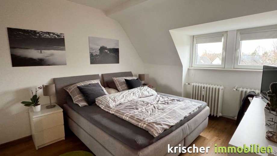 Schlafzimmer DG Mehrfamilienhaus D�sseldorf