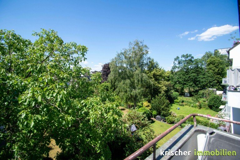 Blick in den Garten D�sseldorf Mehrfamilienhaus ***D�sseldorf D�sseltal*** Gepflegtes Mehrfamilienhaus zu kaufen!