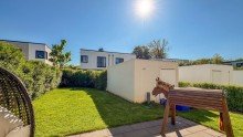 Garten. Neuss-Norf: Exklusive Doppelhaush�lfte mit idyllischem Garten