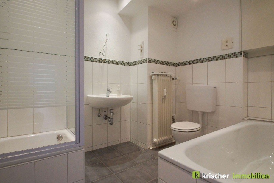 Badezimmer 1OG Mehrfamilienhaus D�sseldorf