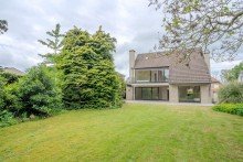 Au�enansicht Familienidylle in Bestlage von J�chen - Freistehendes Einfamilienhaus mit park�hnlichem S�dgarten.