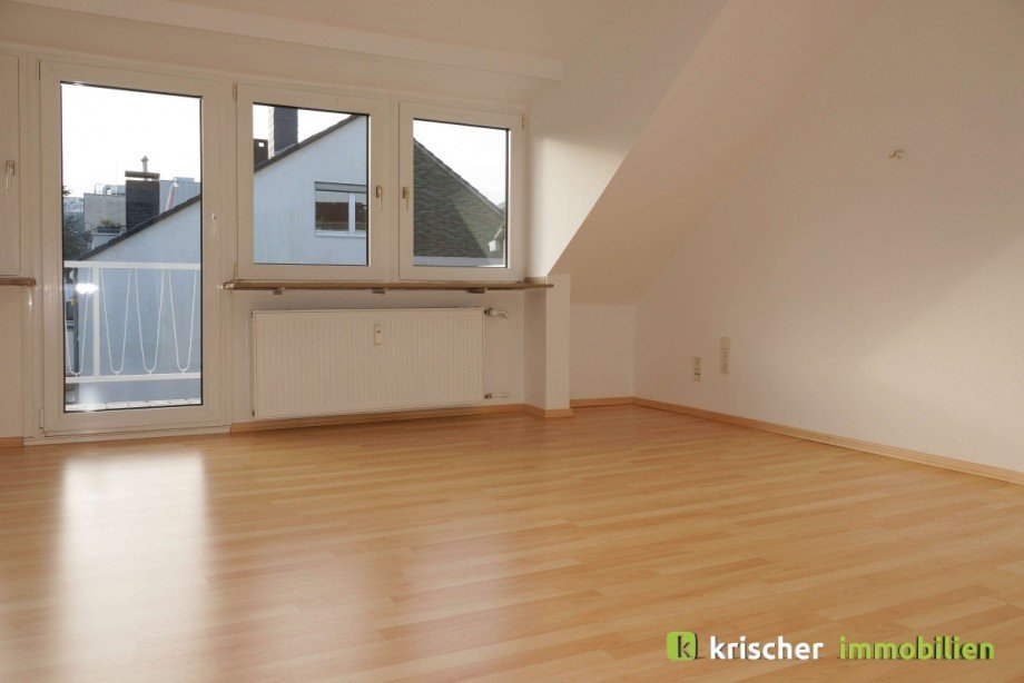 Wohnzimmer 2OG / DG Mehrfamilienhaus D�sseldorf