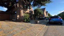 Strassenansicht Freistehendes Einfamilienhaus im Dornr�schenschlaf in ruhiger familienfreundlicher Lage zu kaufen!