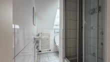 kleines Bad im 4.OG Exklusive Villa an der Cecilienallee - Wohnen und Arbeiten in D�sseldorfs feinster Rheinlage