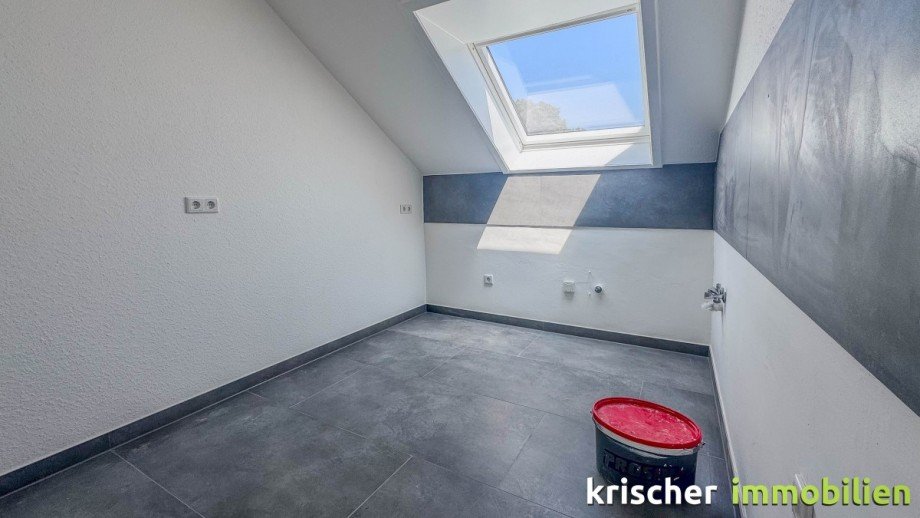 K�che 2 Zi. DG Mehrfamilienhaus D�sseldorf