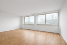 Wohnzimmer Erstbezug nach Sanierung - Urbanes Wohnen mit spektakul�rem Rheinturm-Blick