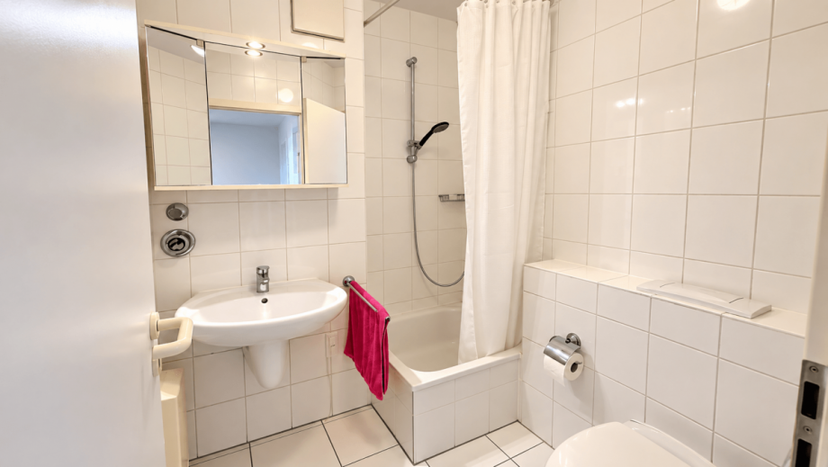 Zweites Badezimmer. Etagenwohnung D�sseldorf