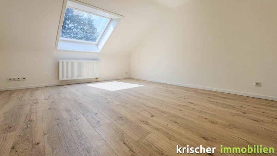 Wohnzimmer 2 Zi.-DG Mehrfamilienhaus D�sseldorf