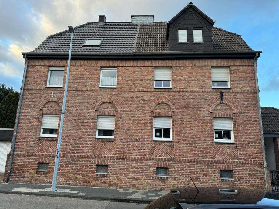 Hausansicht Doppelhaush�lfte J�chen