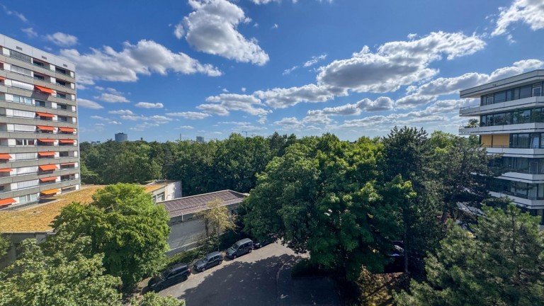 Ausblick vom Balkon D�sseldorf Etagenwohnung D�sseldorf L�rick - 2 Zimmerwohnung mit grossem Balkon in ruhiger Wohnstrasse zu kaufen