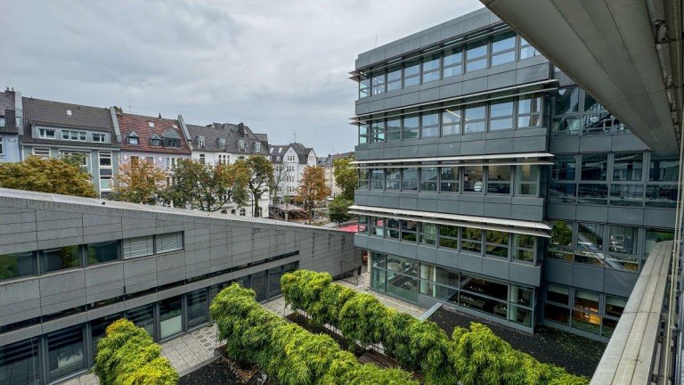 Ausblick D�sseldorf B�rofl�che Offene B�rofl�chen im Grand Bateau! TOP-Lage im Hafen!