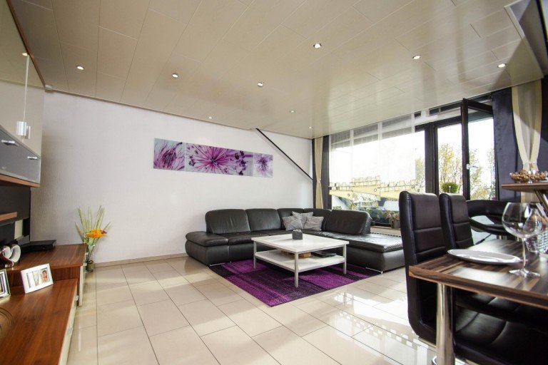 Wohnzimmer Mettmann Dachgeschosswohnung Mettmann S�d - 4 Zimmerwohnung mit Dachbalkon, Einbauk�che und TG Stellplatz zu kaufen!