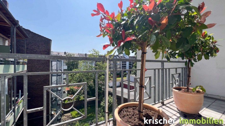 Balkon D�sseldorf Etagenwohnung Top Lage!!! Bankstrasse!!! helle und ruhige 3 Zimmerwohnung mit Balkon, Parkett zu kaufen!!!