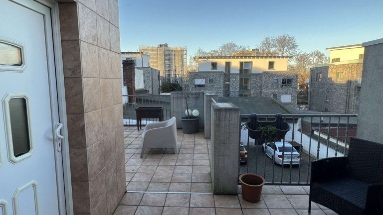 Blick auf die Dachterrasse Herne Einfamilienhaus 2 Minuten von der Fussg�nger entfernt - 2 Generationshaus mit Garagen zu kaufen!