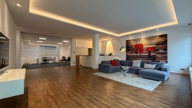 gro�er Raum D�sseldorf B�rofl�che M�nsterstra�e: Exklusiv ausgebautes Ladenlokal!