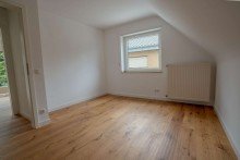B�ro Familienidylle in Bestlage von J�chen - Freistehendes Einfamilienhaus mit park�hnlichem S�dgarten.
