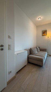 Esstisch eingeklappt Toulouser Allee - Herrlicher Ausblick �ber D�sseldorf - komplett m�blierte Wohnung zu mieten!