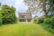 Au�enansicht Familienidylle in Bestlage von J�chen - Freistehendes Einfamilienhaus mit park�hnlichem S�dgarten.