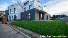 Aussenansicht mit Garten Erstbezug in den Lintorfer G�rten - 2 B�der - Terrasse - Parkett - 3 KFZ Stellpl�tze