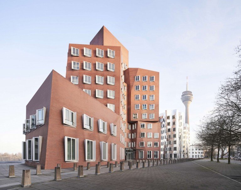 Hausansicht D�sseldorf B�rofl�che PROVISIONSFREI: B�rofl�chen im Roten Gehry Geb�ude!
