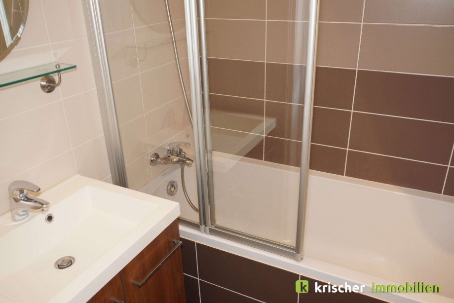 Badezimmer 2OG / DG Mehrfamilienhaus D�sseldorf