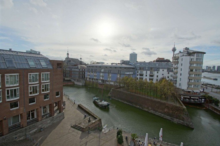 Ausblick D�sseldorf Etagenwohnung D�sseldorf-Altstadt / Rheinuferpromenade / Rarit�t...!