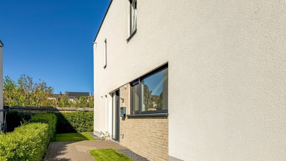 Hauseingang. Doppelhaush�lfte Neuss