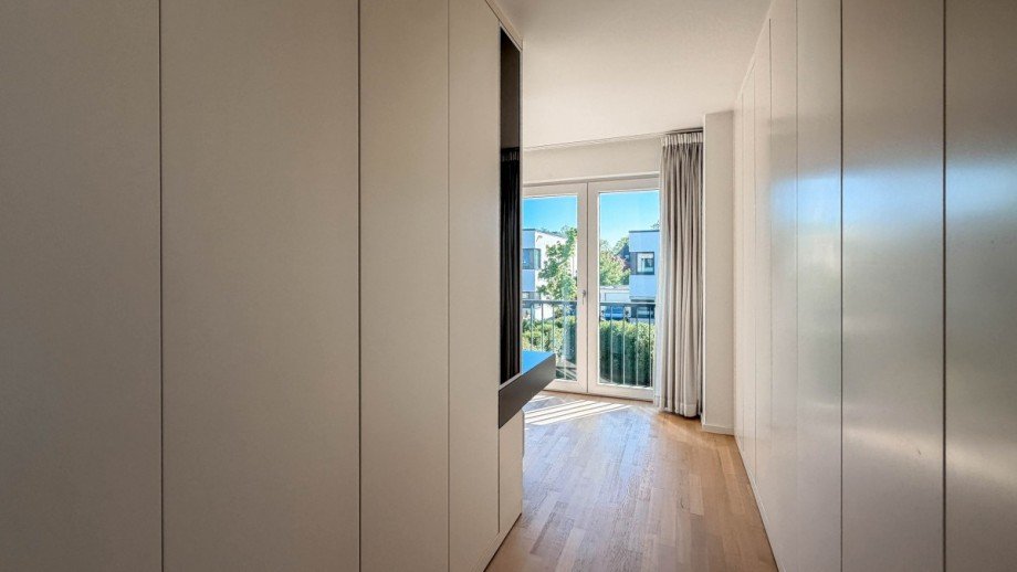 Ankleide en-suite. Doppelhaush�lfte Neuss