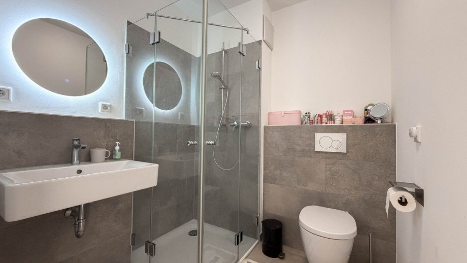 Badezimmer 1.OG. Doppelhaush�lfte Neuss