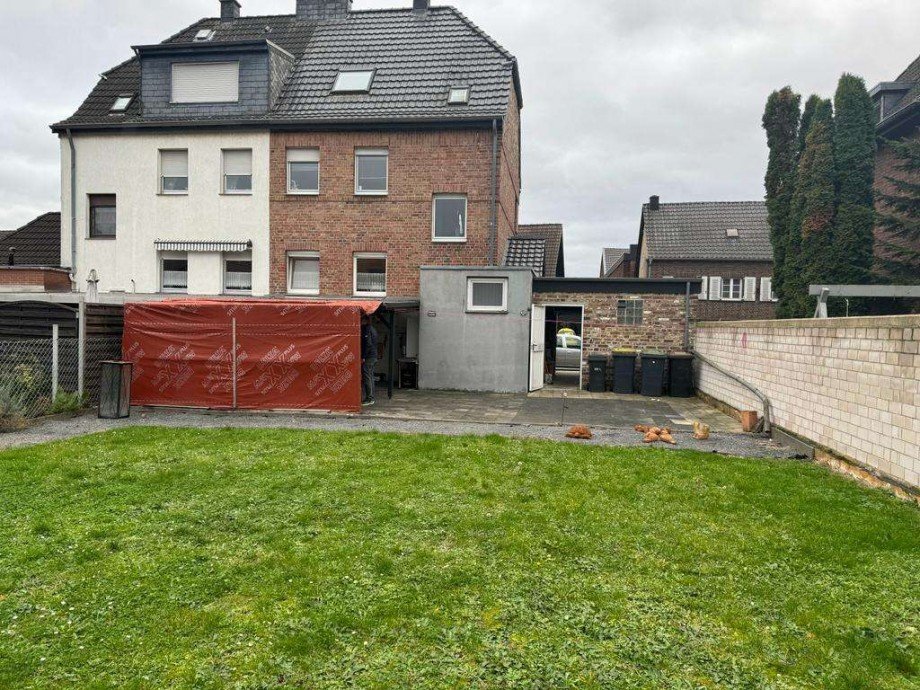 Hausansicht Doppelhaush�lfte J�chen