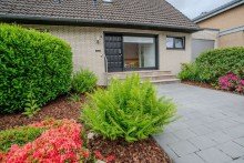 Au�enansicht Familienidylle in Bestlage von J�chen - Freistehendes Einfamilienhaus mit park�hnlichem S�dgarten.