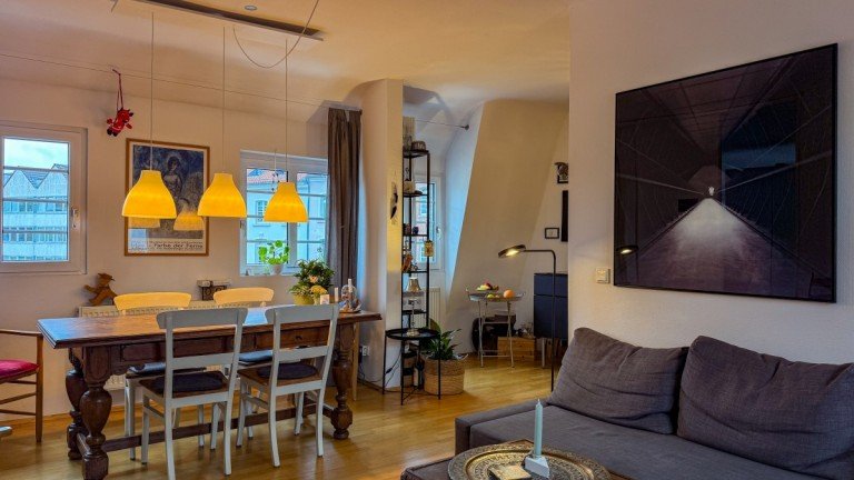 Wohnzimmer D�sseldorf Etagenwohnung Altbaucharme trifft Top-Lage: 2-Zimmer-Wohnung am Kaiserswerther Markt