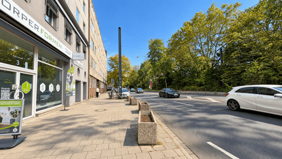 Zufahrtsstra�e. Tiefgarage D�sseldorf