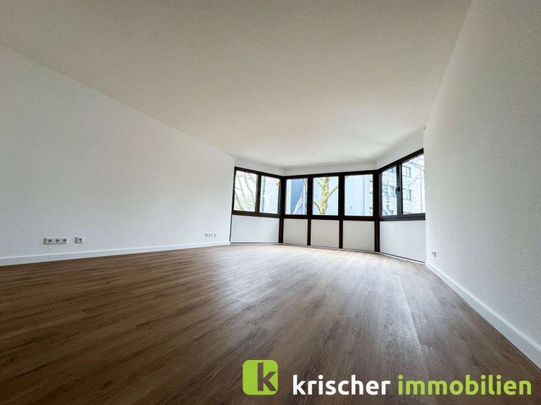 Wohnzimmer Ratingen Etagenwohnung Frisch sanierte Eleganz - Lichtdurchflutetes Wohnen in Ratingen!