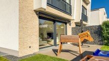 Terrasse. Neuss-Norf: Exklusive Doppelhaush�lfte mit idyllischem Garten