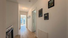 oberer Etage. Neuss-Norf: Exklusive Doppelhaush�lfte mit idyllischem Garten