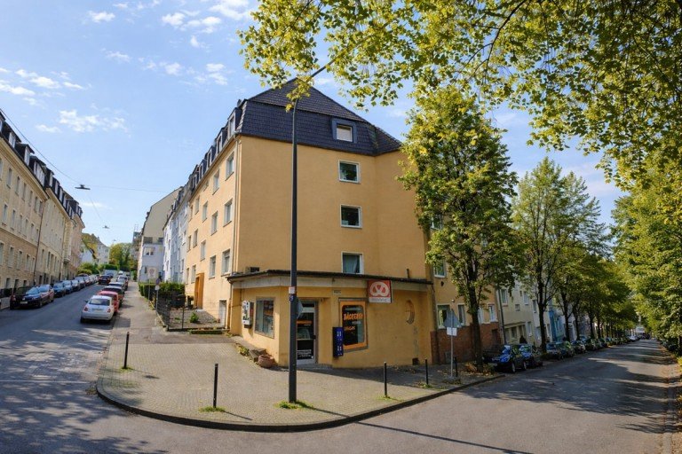 Strassenansicht Wuppertal Mehrfamilienhaus Kapitalanlage: Wohn- & Gesch�ftshaus (Eckhaus) mit 15 Wohnungen - 1 Gewerbefl�che sowie 1 Garage