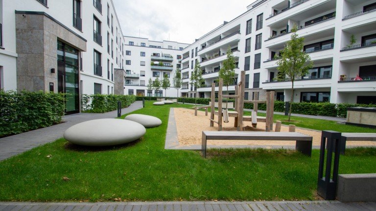 Der Innenhof D�sseldorf Etagenwohnung Moderne 2-Zimmerwohnung im PANDION: Gro�er Balkon in Bestlage